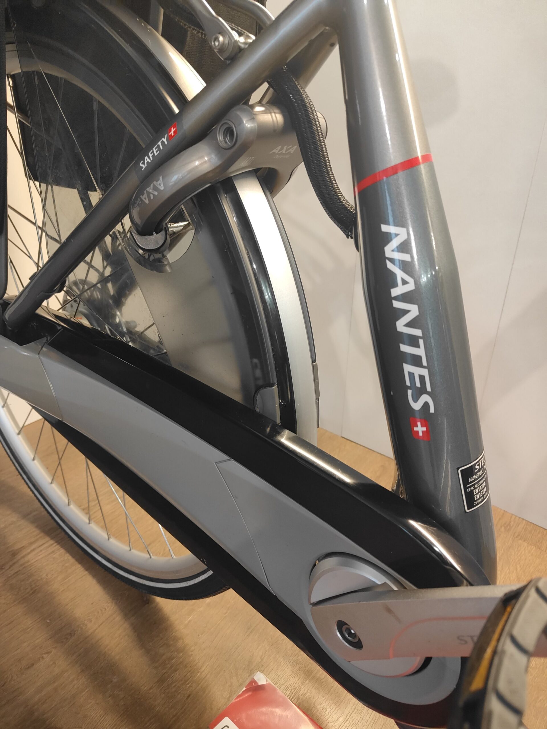 VERKOCHT / E-bike STELLA NANTES lage instap, accutestrapport & garantie. 476 km gereden - Afbeelding 7
