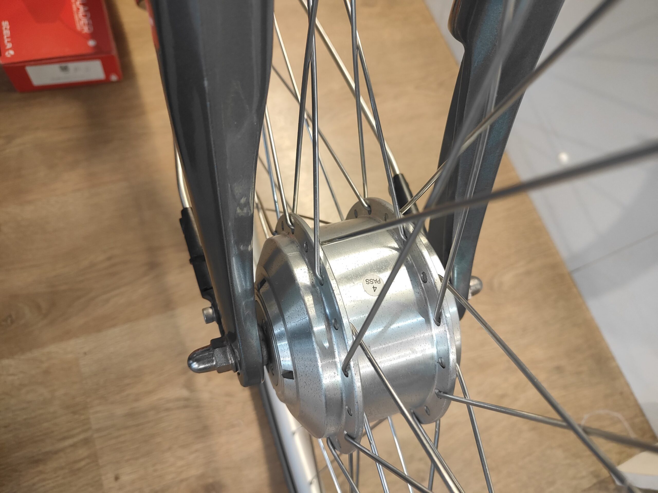 VERKOCHT / E-bike STELLA NANTES lage instap, accutestrapport & garantie. 476 km gereden - Afbeelding 8